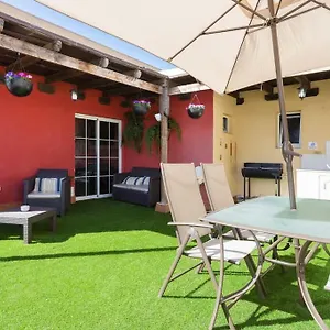 Alloggio in famiglia Blanca Tenerife - Private - Terrace And Bbq, 5 Minutes From The And Airport, San Isidro (Tenerife)